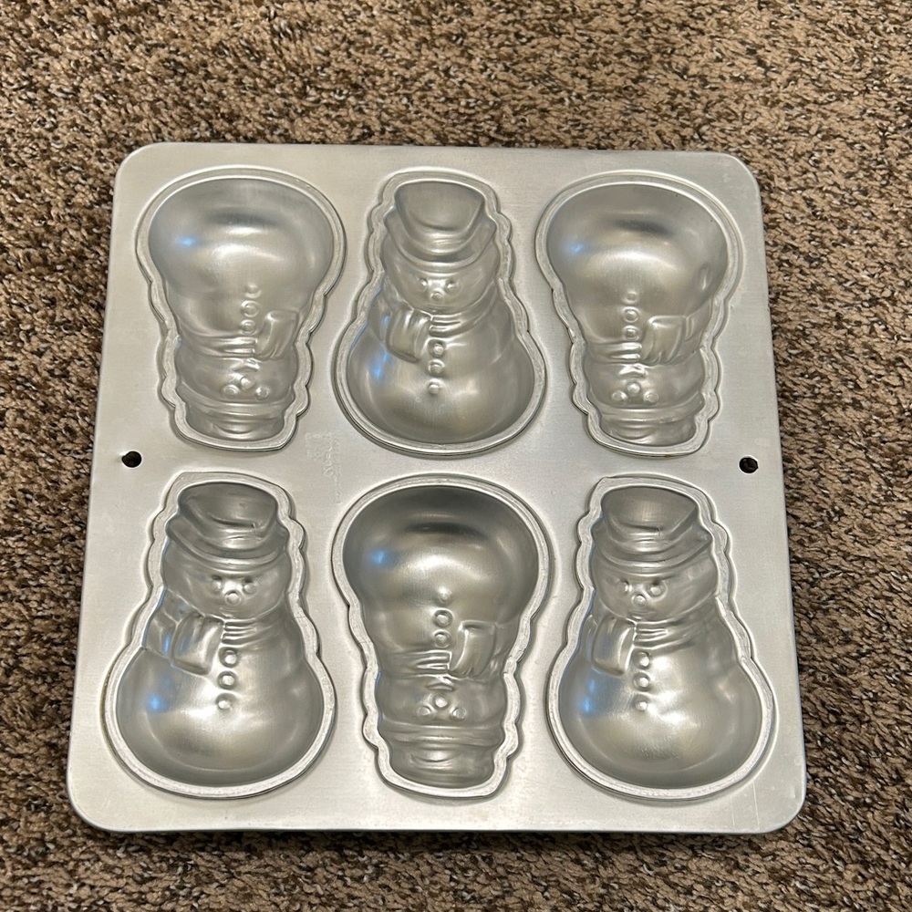 Wilton Silver Snowman Cake Pan